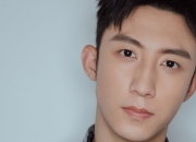 开云体育官网-凡尔赛宫的荣耀，伊蒂哈德的叹息，迪亚斯一战封神，法国铁血铸就欧冠史诗