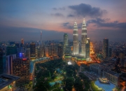 开云体育官网-冰与火的对决，利物浦用压迫熔断芬兰，阿拉巴一肩挑起攻防转换的伟岸枢纽