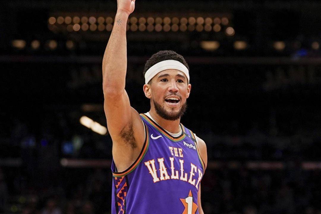 关于毒蛇客场力克骑士,布克独得分的信息 关于毒蛇客场力克骑士,布克独得分的信息