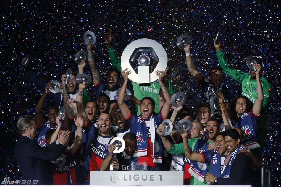 包含红星巴黎众志成城，法甲劲旅继续向冠军逼近的词条