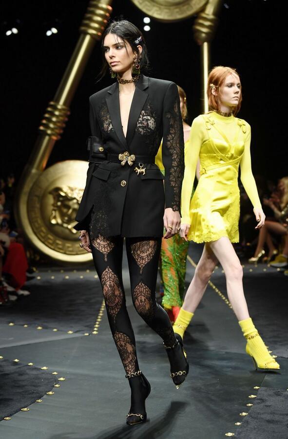 包含明星选手脱下篮球鞋走秀,时尚感十足的词条 包含明星选手脱下篮球鞋走秀,时尚感十足的词条