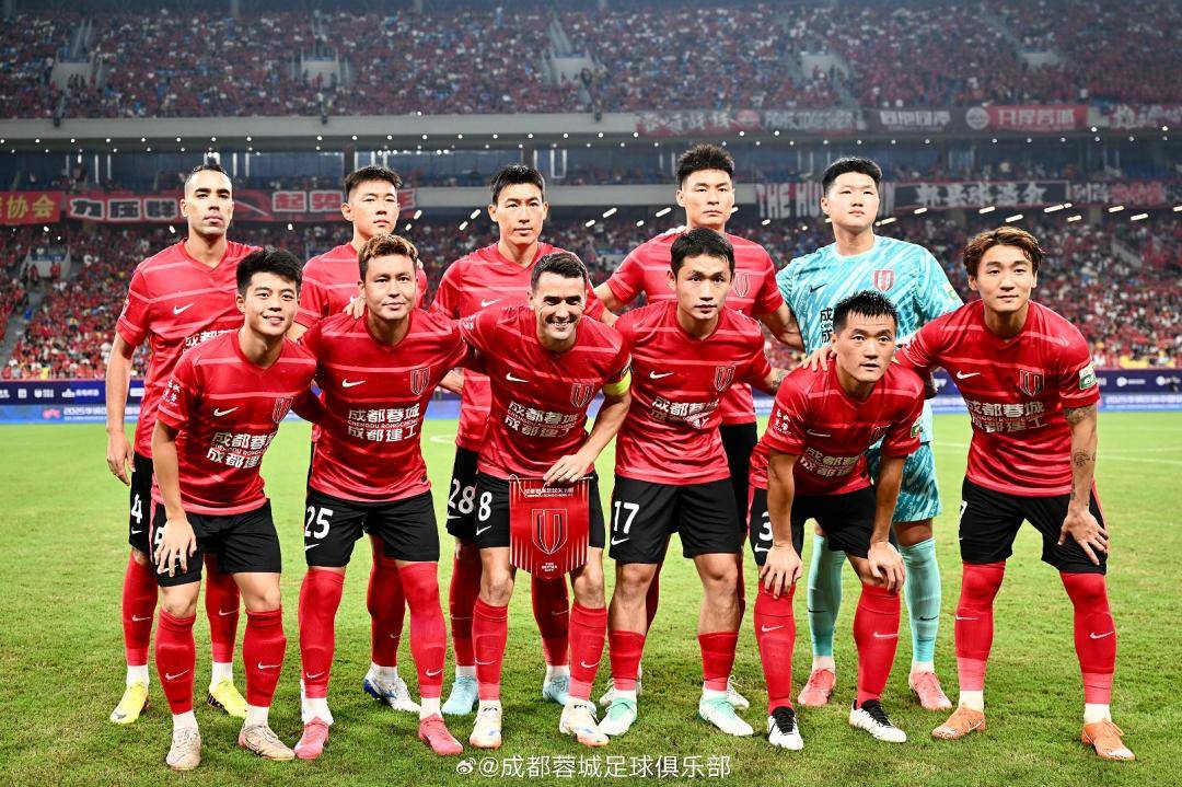 球队大将挺身而出,带领球队冲击季后赛 球队大将挺身而出,带领球队冲击季后赛