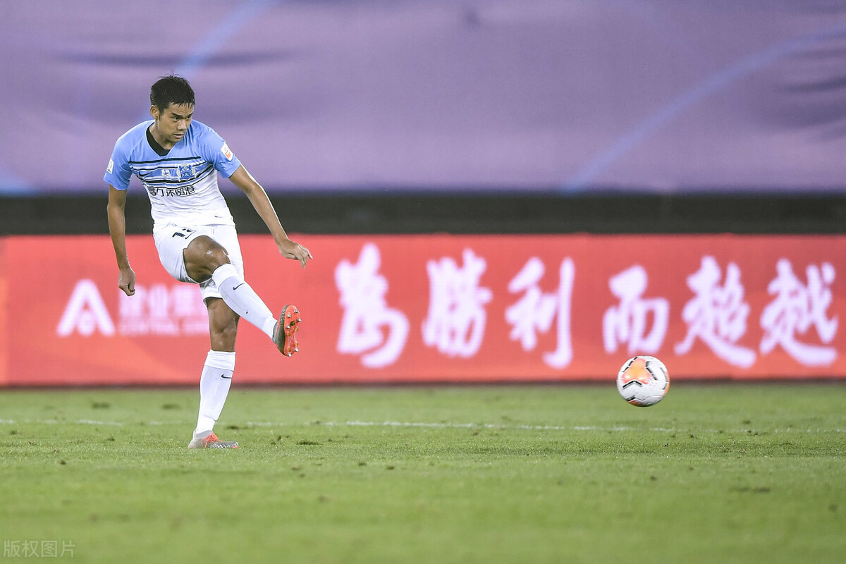 武汉客场净胜申花，保持领跑优势的简单介绍