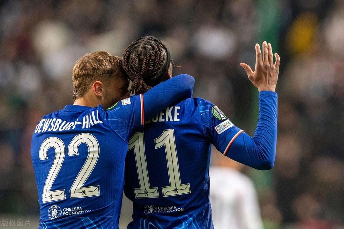 切尔西客场大胜,轻松击败对手 切尔西客场大胜,轻松击败对手