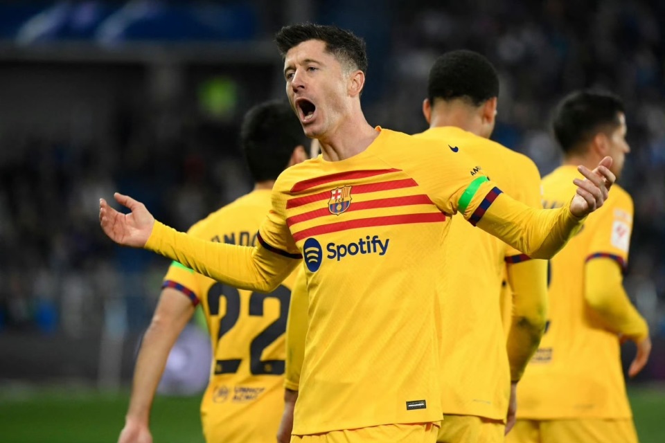 阿拉维斯连胜止步，积分榜领头羊的简单介绍