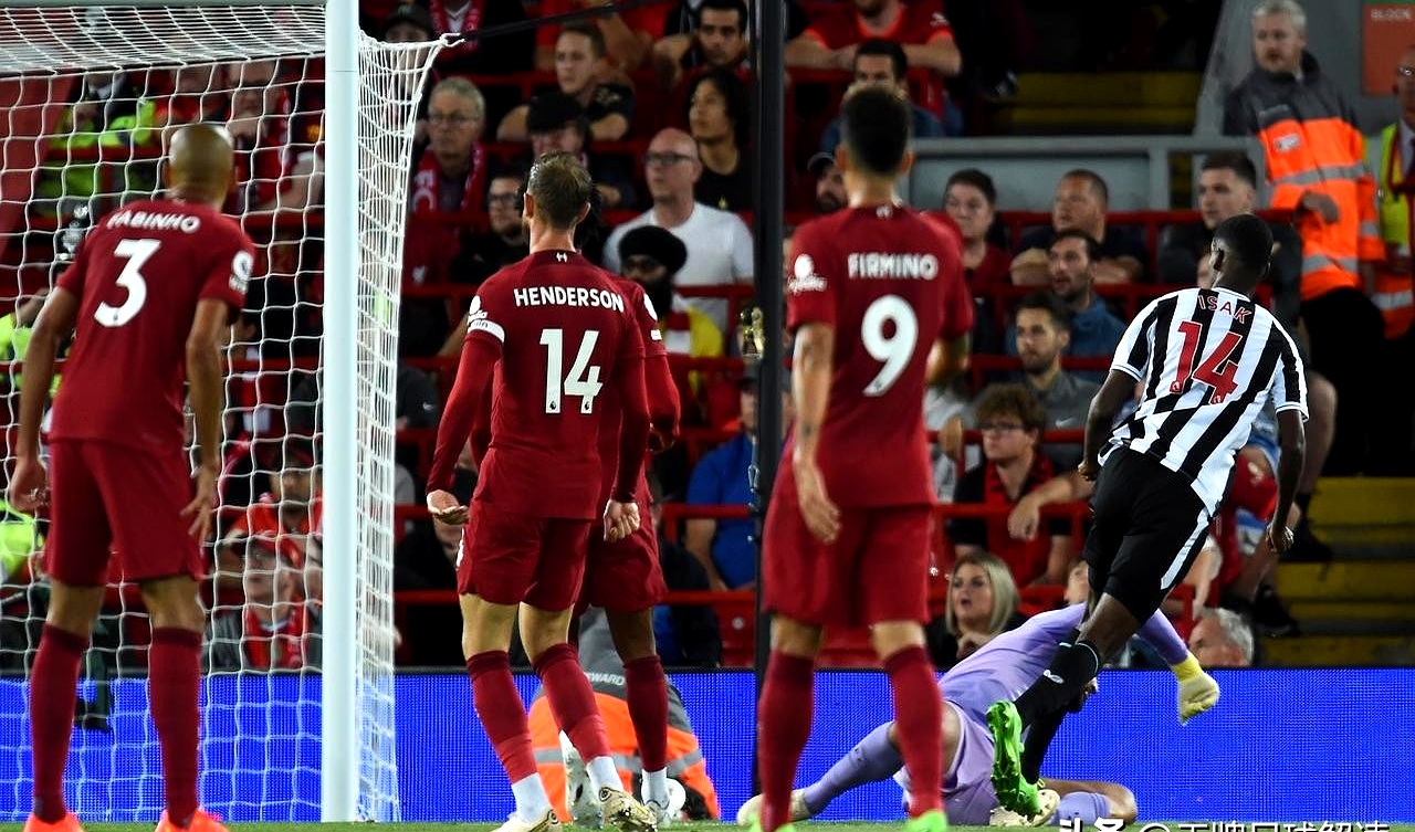 曼城翻盘多特蒙德，Caps打破历史纪录宿敌对决成都决赛之夜，锁定晋级资格的简单介绍