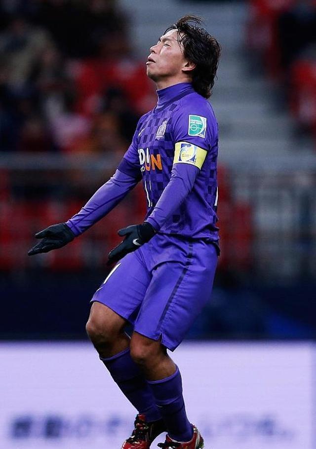 狼堡坐镇主场取胜，前锋火力全开争夺亚冠资格