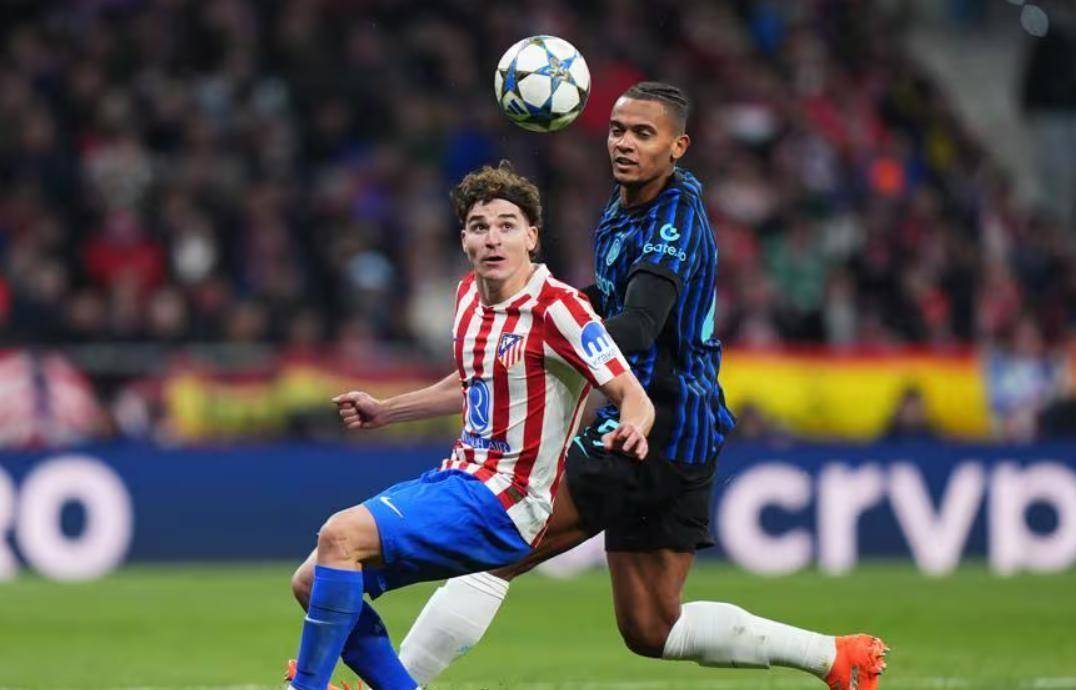 那不勒斯横扫曼联，阿尔瓦雷斯扛起全队