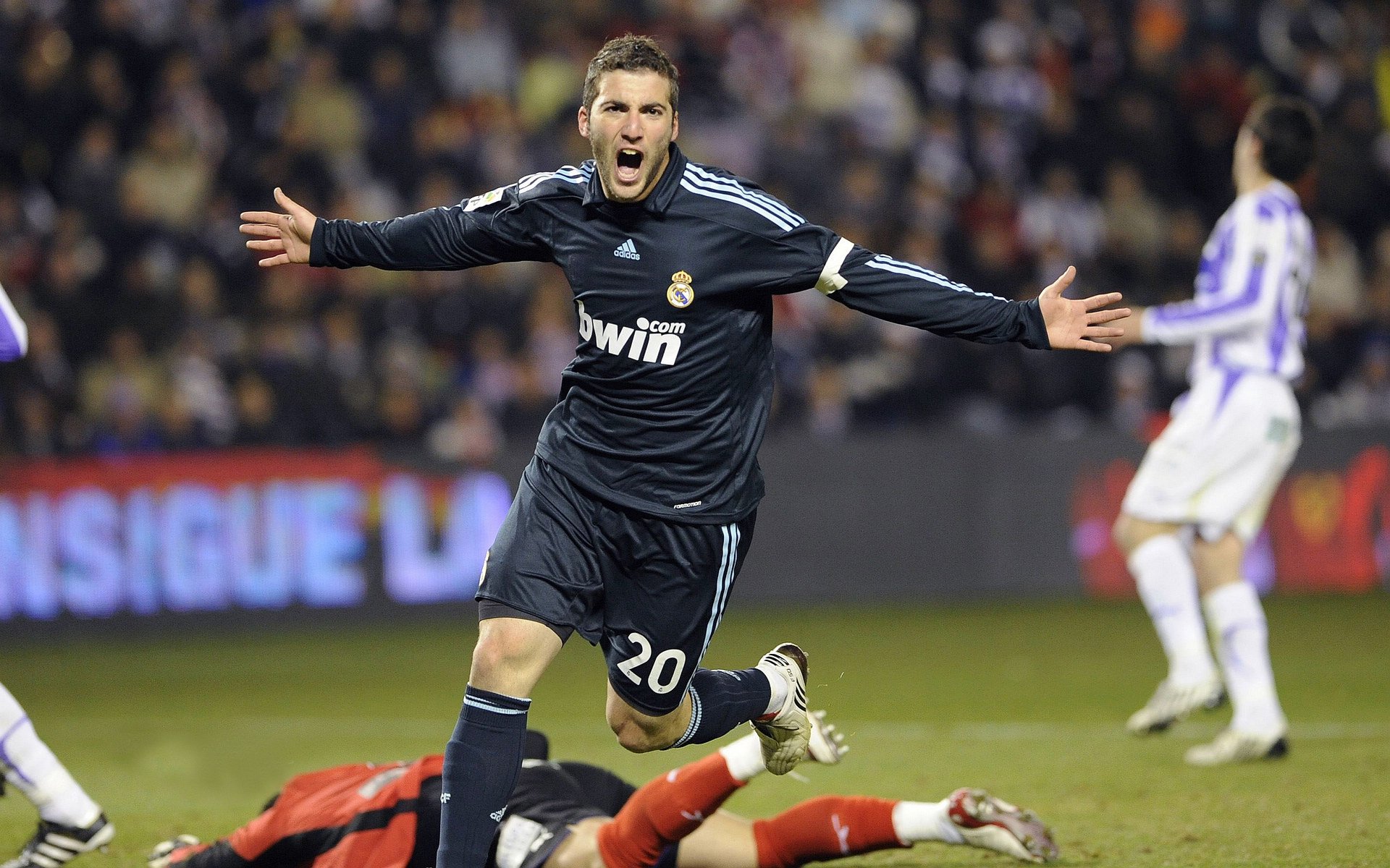 防守的艺术，从尼克斯锁死魔术到范弗利特接管欧冠，竞技体育最隐秘的荣光