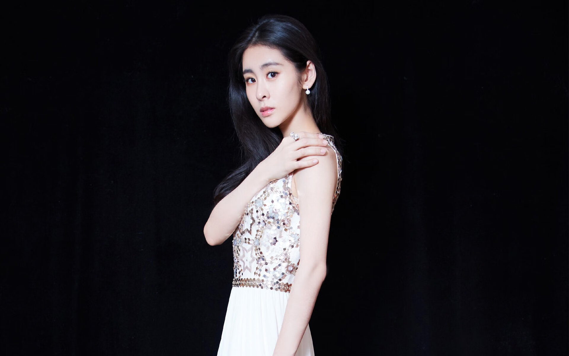 寒刃出鞘，无名药厂掀翻蓝月战舰，基耶萨一球定音的战术革命