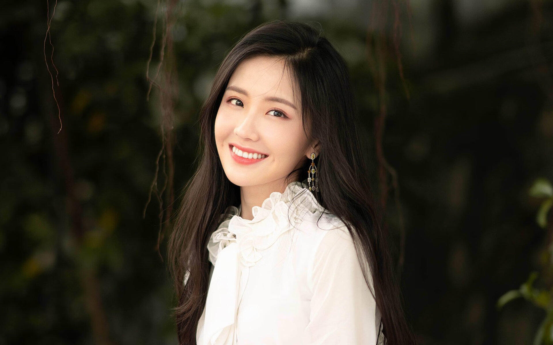 奥斯梅恩制胜一击闪耀赛场,阿森纳火力全开碾压摩纳哥—欧洲足坛的双重胜利之夜