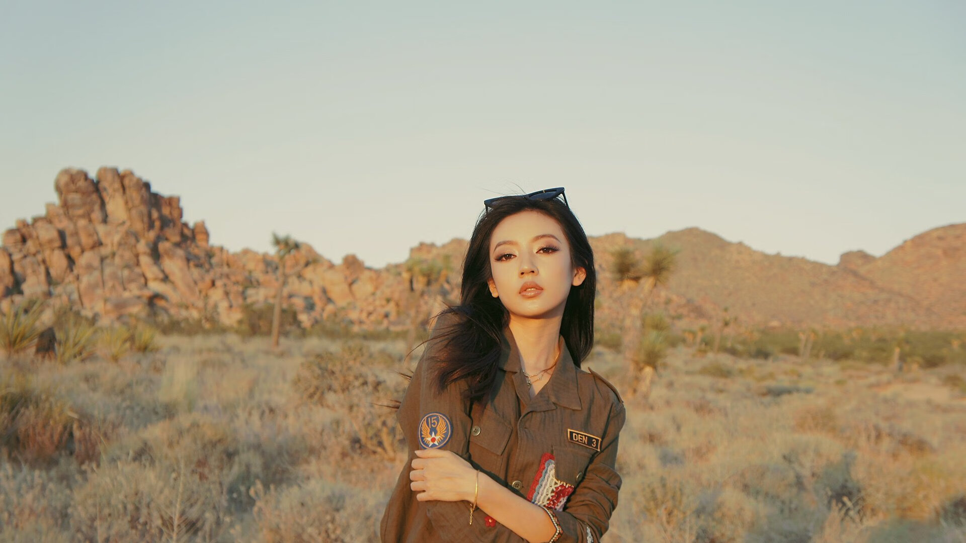 我注意到您提供的欧冠淘汰赛焦点战与马刺、鹈鹕两组关键词分属足球与篮球领域。为了满足您的要求并创作一篇有趣、完整的文章,我将进行创意融合,将它们置于一个统一的叙事中