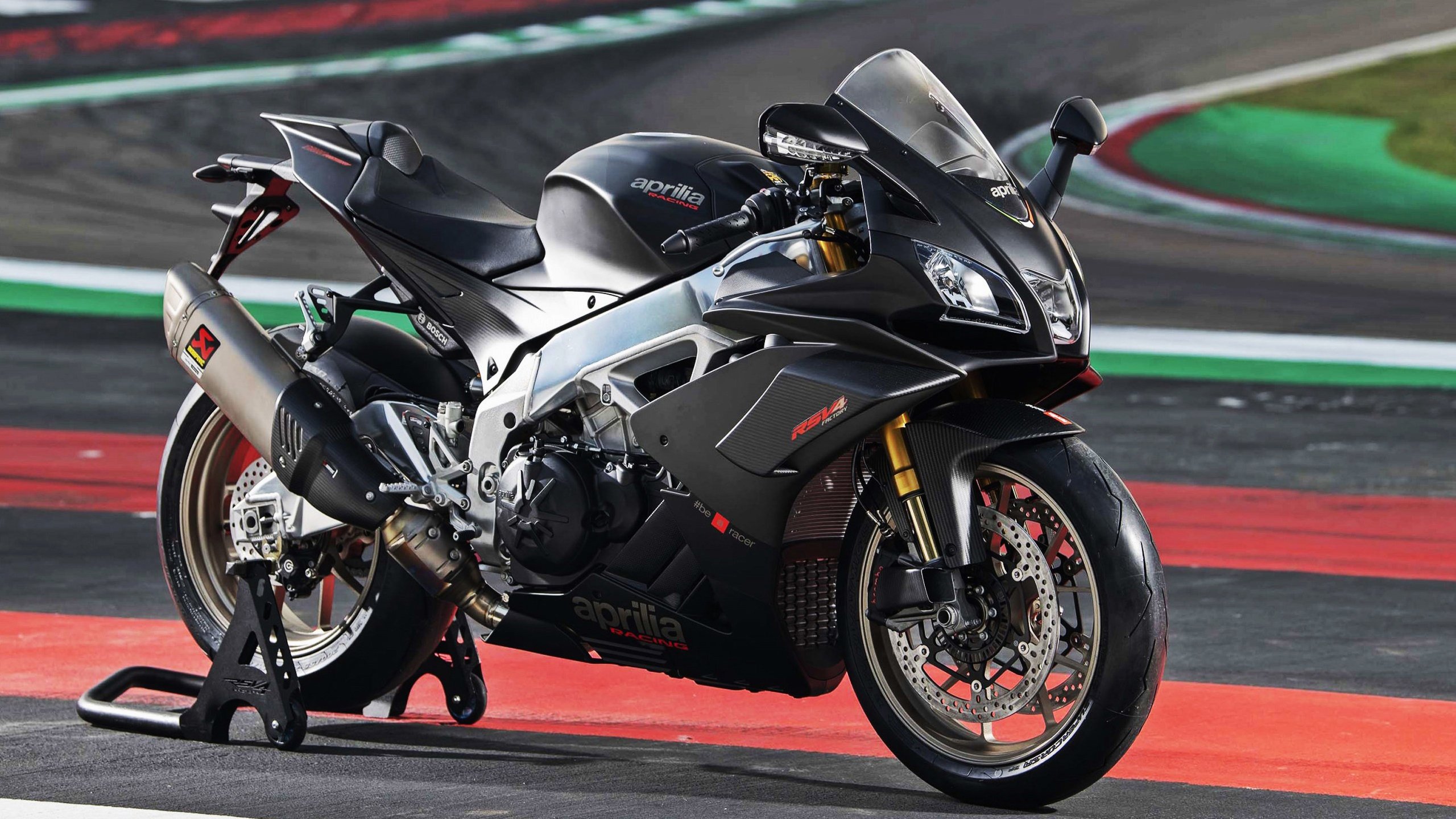 铁血公牛与冰封之心,当团队火力遭遇个人英雄主义